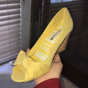 American eagle brand yellow cork high heels